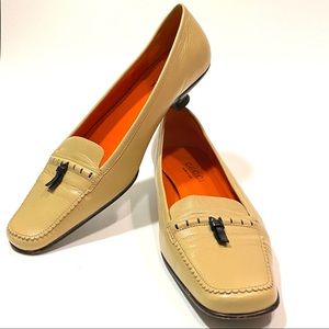 Genuine GUCCI leather kitten heel loafer tassel beige tan orange sole vintage
